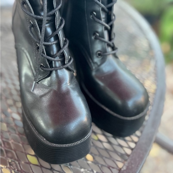 Urban Outfitters Black Footwear - Picture 3 of 12